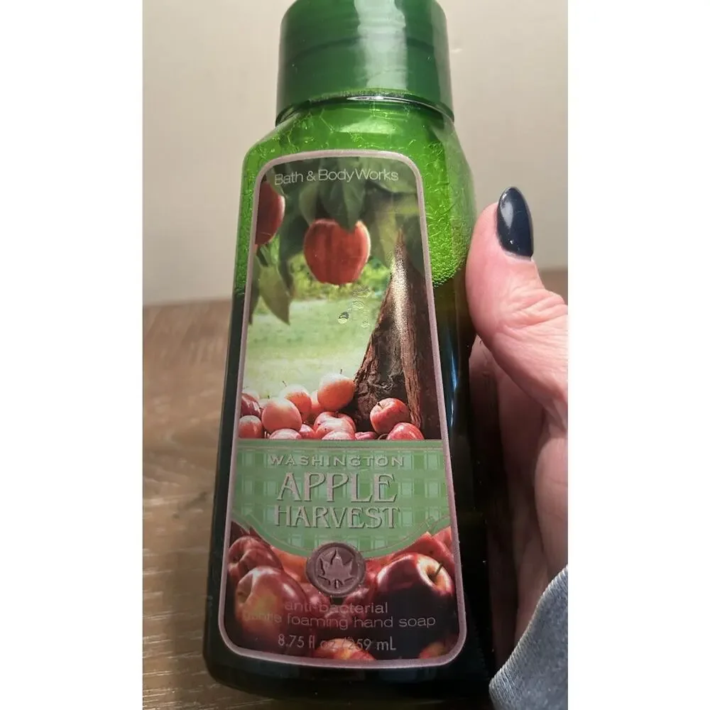 NOS‎ Bath & Body Works Washington Apple Harvest Foaming Hand Soap, 8.75 oz